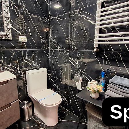 NEW TIME Нова простора квартира біля Центру. Окрема спальня + кухня-вітальня Тернополь Экстерьер фото