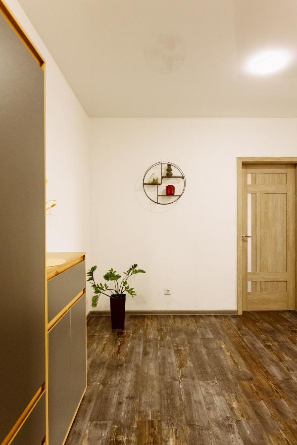 NEW TIME Нова простора квартира біля Центру. Окрема спальня + кухня-вітальня Тернополь Экстерьер фото